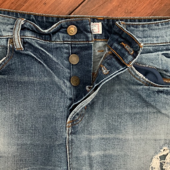 Ladies distressed denim, jean shorts - Picture 3 of 6